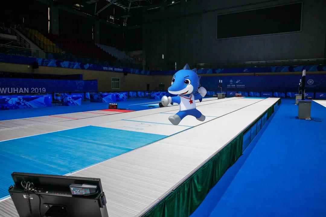 兵兵"探秘"击剑馆